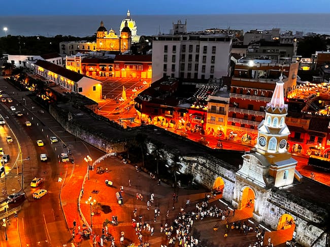 Sumérgete en un UKCOL Wonderland a través de una proyección interactiva en la Torre del Reloj