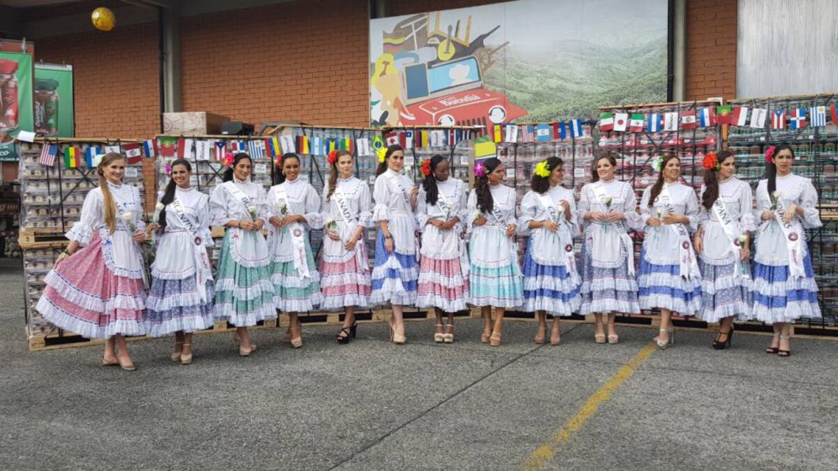 Visita a la zona cafetera de las candidatas al Reinado Internacional del Café