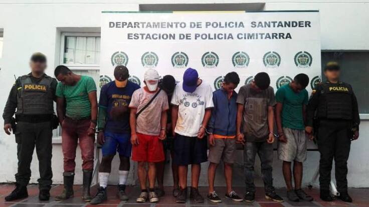Libres ladrones de un puente metálico en Santander
