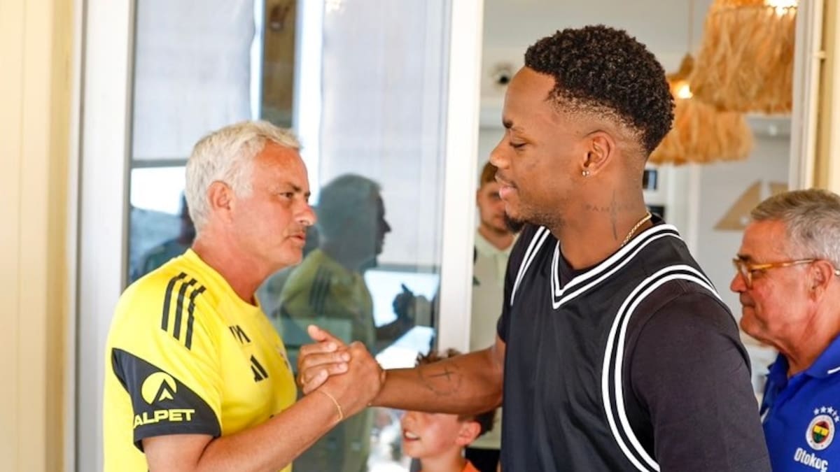 Así fue el encuentro entre José Mourinho y Jhon Jáder Durán ¡Caluroso abrazo!