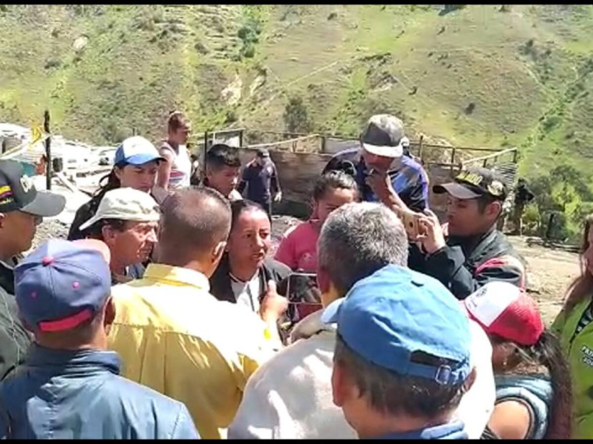 Familias afectadas por incendio piden apoyo del Distrito