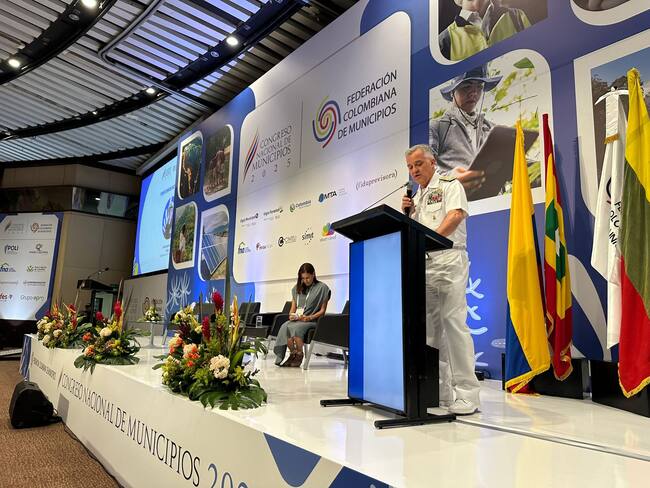 DIMAR presenta la Cuenta Satélite del Sector Marítimo ante alcaldes del país