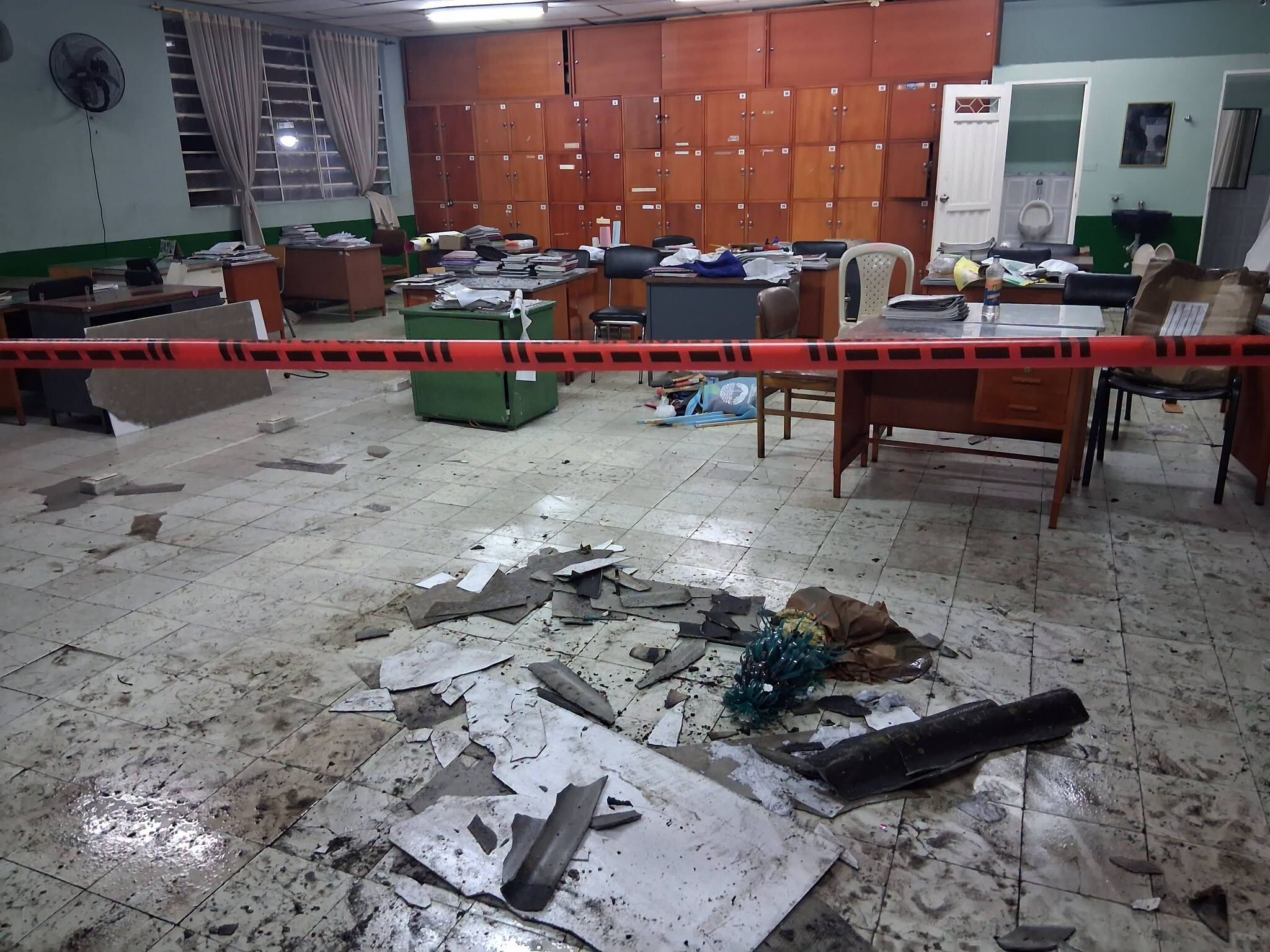 Daños en un tejado de la Institución Educativa Supía. Foto: Facebook Bomberos Supía.