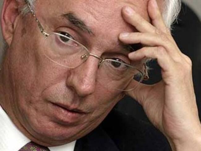 Senador Robledo renunciaría si sus críticas a Reforma Tributaria son falsas