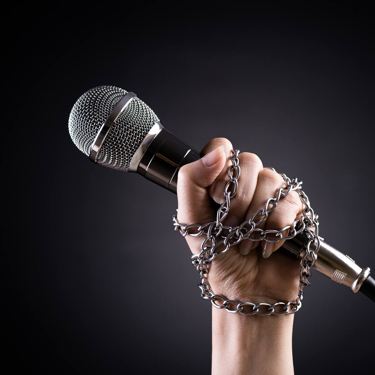Agresiones y alianzas políticas de medios ponen en riesgo a los periodistas en Colombia, según RSF