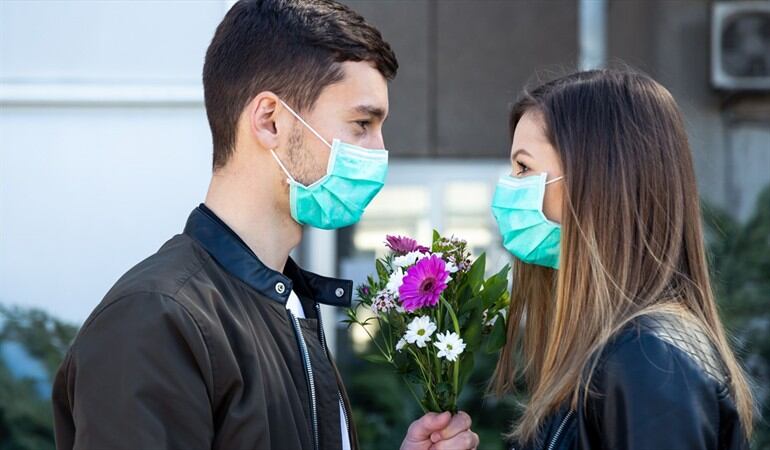 ¿Usted cómo ha vivido el amor en tiempos de pandemia?. Foto: Getty Images / D-KEINE