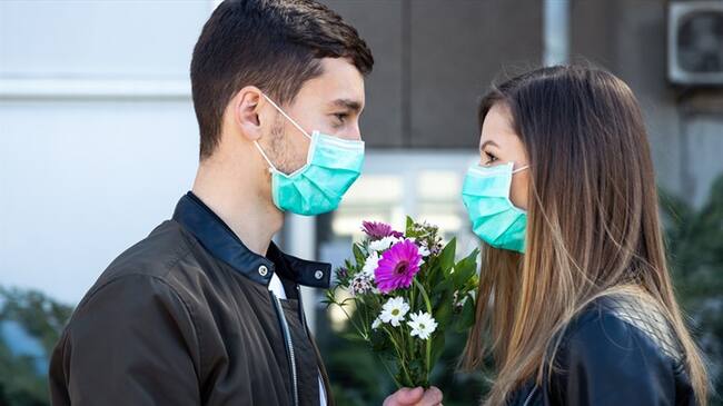 ¿Usted cómo ha vivido el amor en tiempos de pandemia?. Foto: Getty Images / D-KEINE