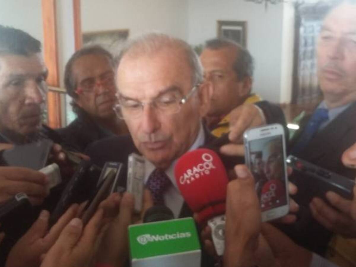 "Tenemos la obligación ética de cumplir los acuerdos": De La Calle Lombana