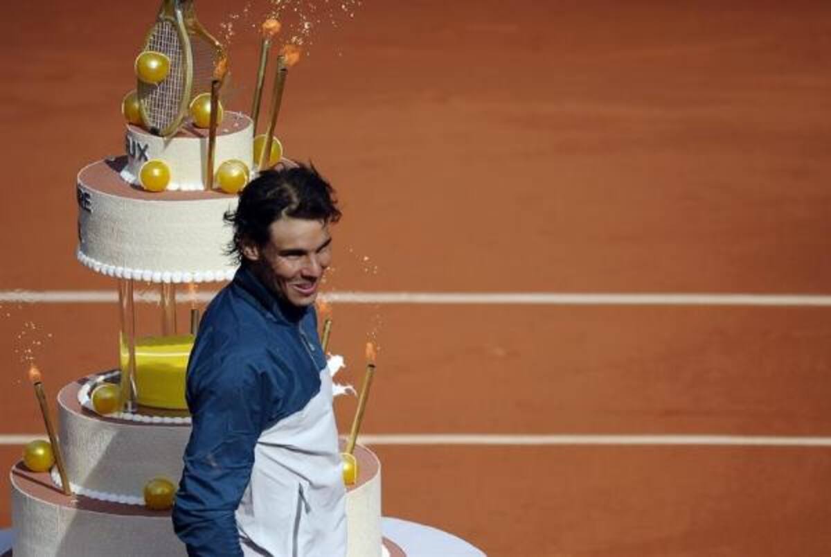 Tras su victoria, Nadal recibió una torta para celebrar su cumpleaños número 27. Foto: EFEF