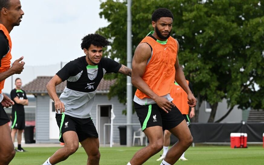 Luis Díaz y Joe Gómez | Foto: Nick Taylor/Liverpool FC/Liverpool FC via Getty Images