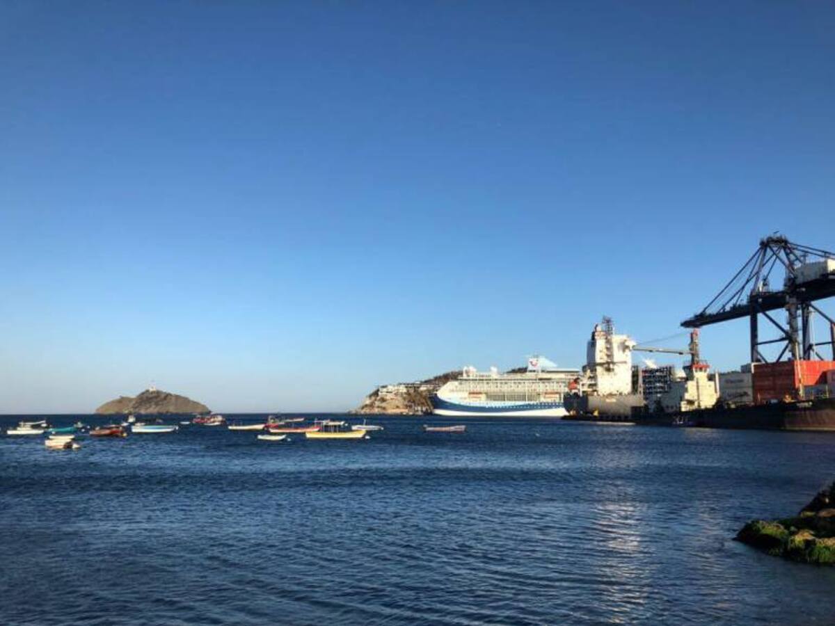 ¡Por fin! Fuertes brisas dejan ingresar un crucero a Santa Marta