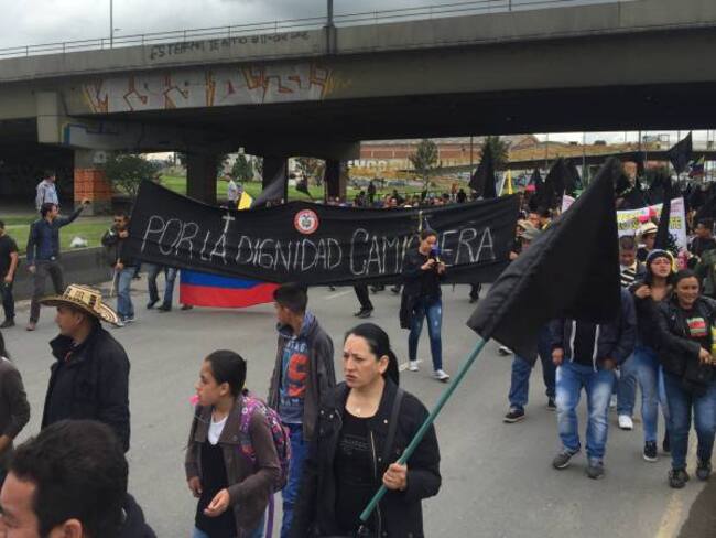 Avanza marcha de camisetas negras en Bogotá