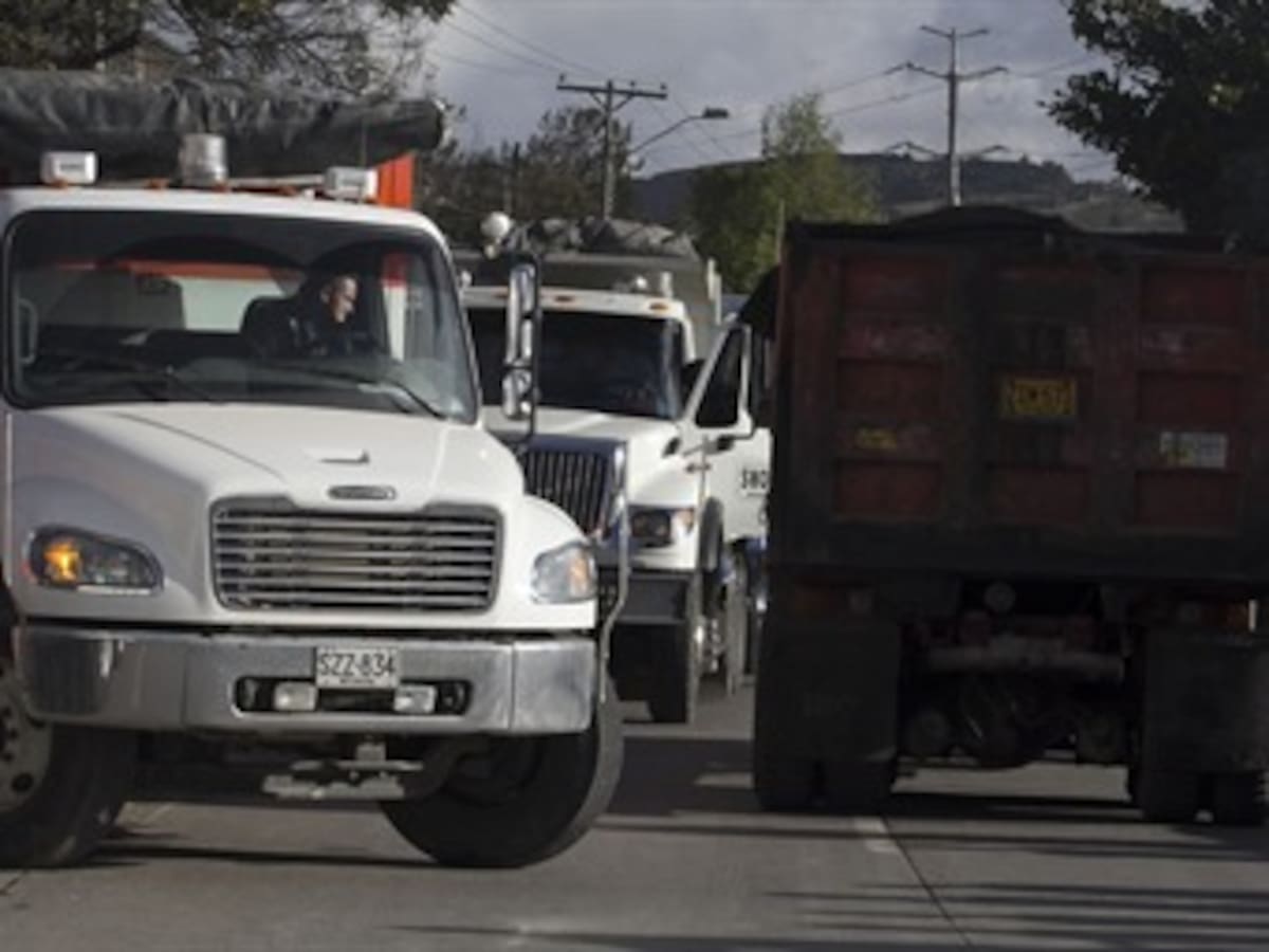 Volqueteros no usarán vías de hecho si el Distrito no firma decreto de transporte de carga