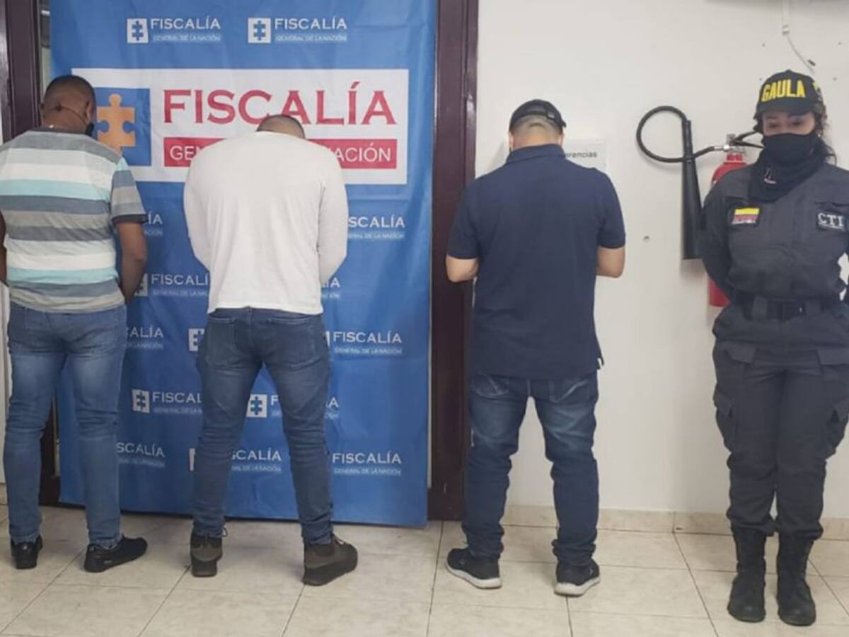 Tres policías exigían dinero a delincuentes para evitar judicializarlos