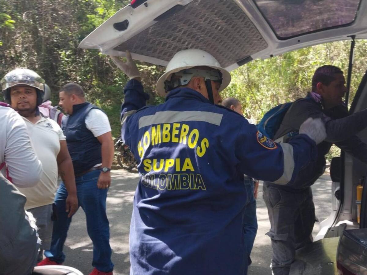 Hombre se salió de la vía y rodó 5 metros en la carretera Supía- La Felisa