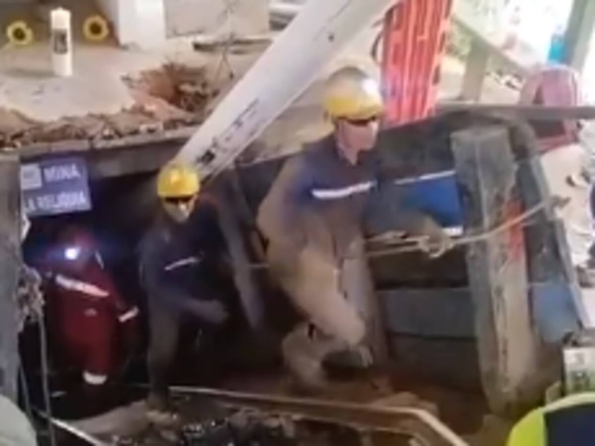 Fueron rescatados 7 de los 23 mineros atrapados en socavón de Segovia, Antioquia