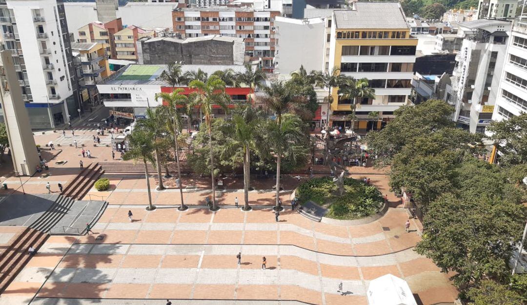 Plaza de Bolívar de Armenia en días de sol y tiempo seco