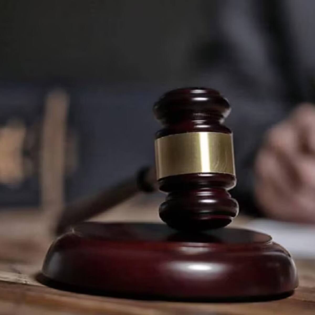 Un juez condenó a 37 años de cárcel a una mujer por el crimen de un hombre en un hotel de Medellín