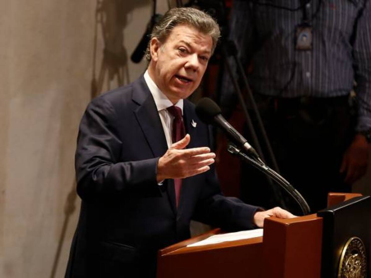 Si se logra que Uribe se monte al tren de la paz bienvenido sea: Santos sobre propuesta de Leyva