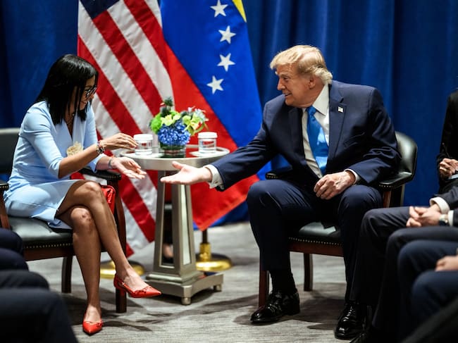 Encuentro entre la presidenta encargada de Venezuela, Delcy Rodríguez, y el presidente de Estados Unidos, Donald Trump.
(Foto: Cortesía @ConElMazoDando )
