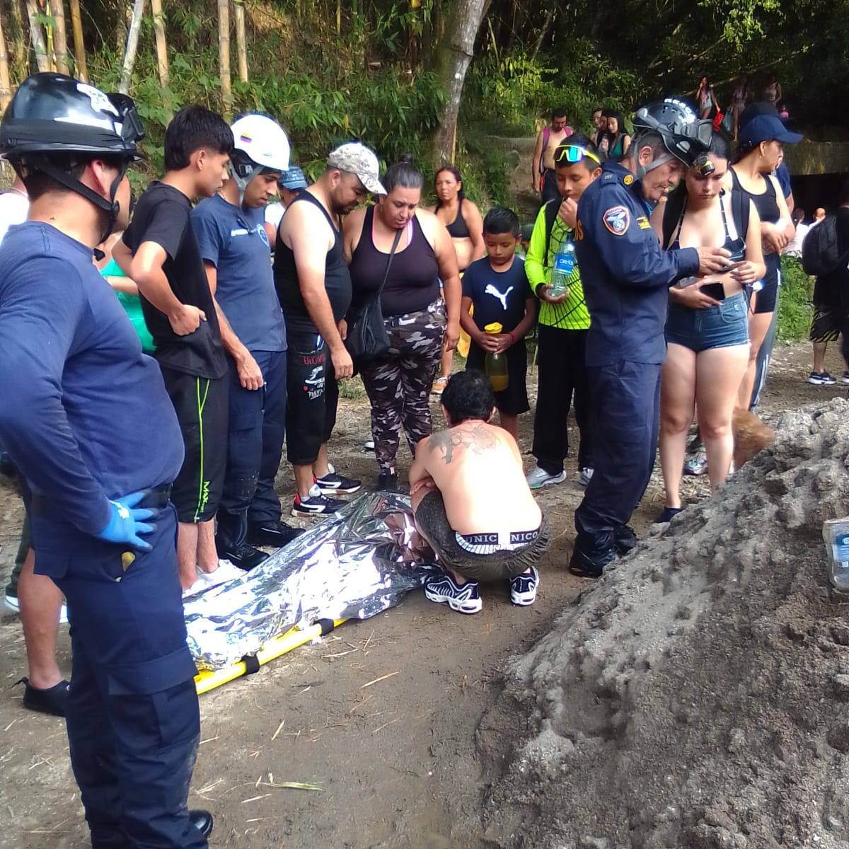 Dos turistas lesionados tras caer de una altura de 6 metros en zona turística de Calarcá