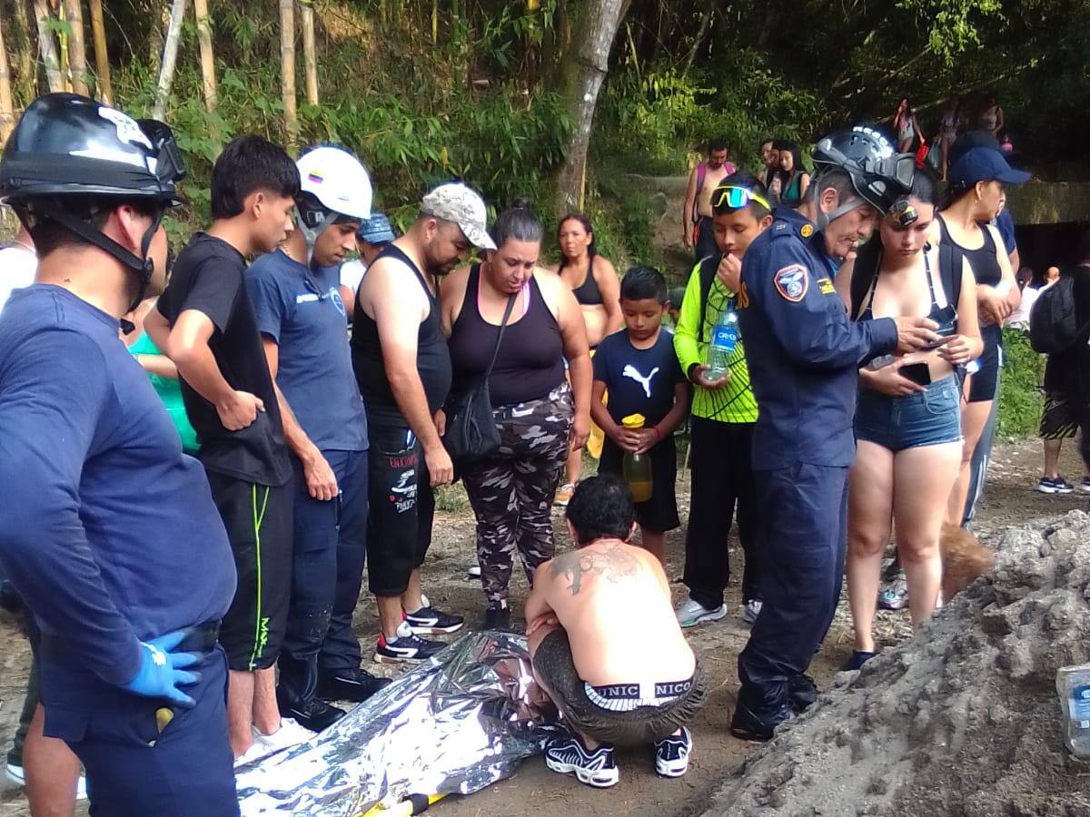 Dos turistas lesionados tras caer de una altura de 6 metros en zona turística de Calarcá