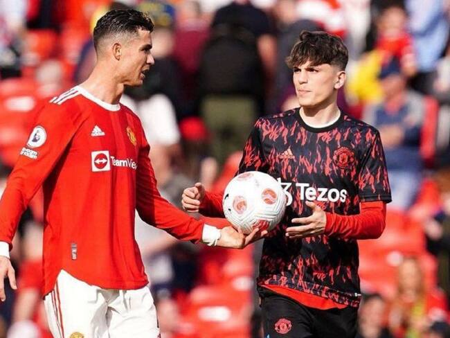 Cristiano Ronaldo y Alejandro Garnacho tras el juego entre Manchester United y Norwich