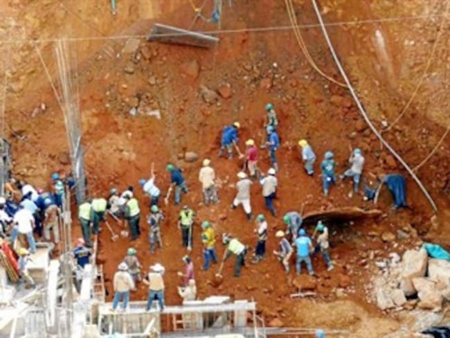 Desmienten que filtración de aguas negras haya causado alud que sepultó 8 obreros en Bucaramanga