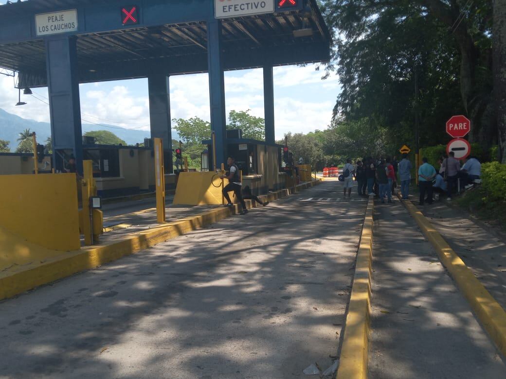 El peaje Los Cauchos se encuentra sin cobro. Foto Oscar Zaima.