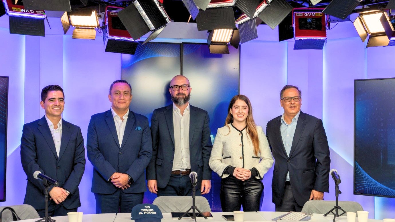 Foto: Felipe Sarmiento, Manager de Fide Partners; José Fernando Quintero, CEO de INDRA Group; Alberto Menghini, Jefe de cooperación de la Unión Europea en Colombia; Mariana Quintero, Periodista Caracol Radio; Carlos Alberto Reyes, Country Manager de Nokia en Colombia