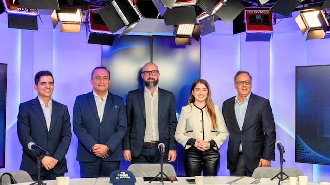 Foto: Felipe Sarmiento, Manager de Fide Partners; José Fernando Quintero, CEO de INDRA Group; Alberto Menghini, Jefe de cooperación de la Unión Europea en Colombia; Mariana Quintero, Periodista Caracol Radio; Carlos Alberto Reyes, Country Manager de Nokia en Colombia