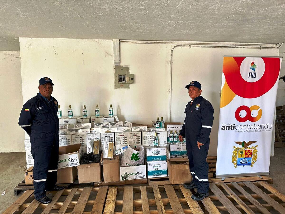 Decomisan 525 botellas de licor y mil cajetillas de cigarrillos por 124 millones de pesos