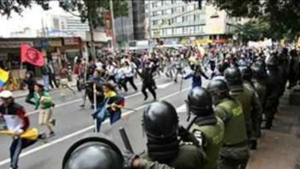 Comienzan bloqueos en vías de Bogotá por marchas de estudiantes