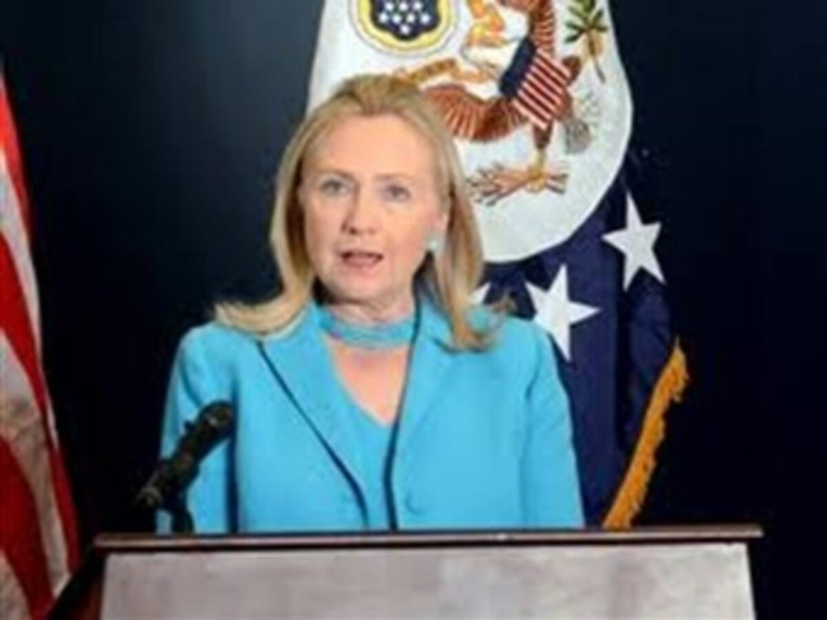 Clinton pide a la UE un 'plan' para salir de la crisis del euro