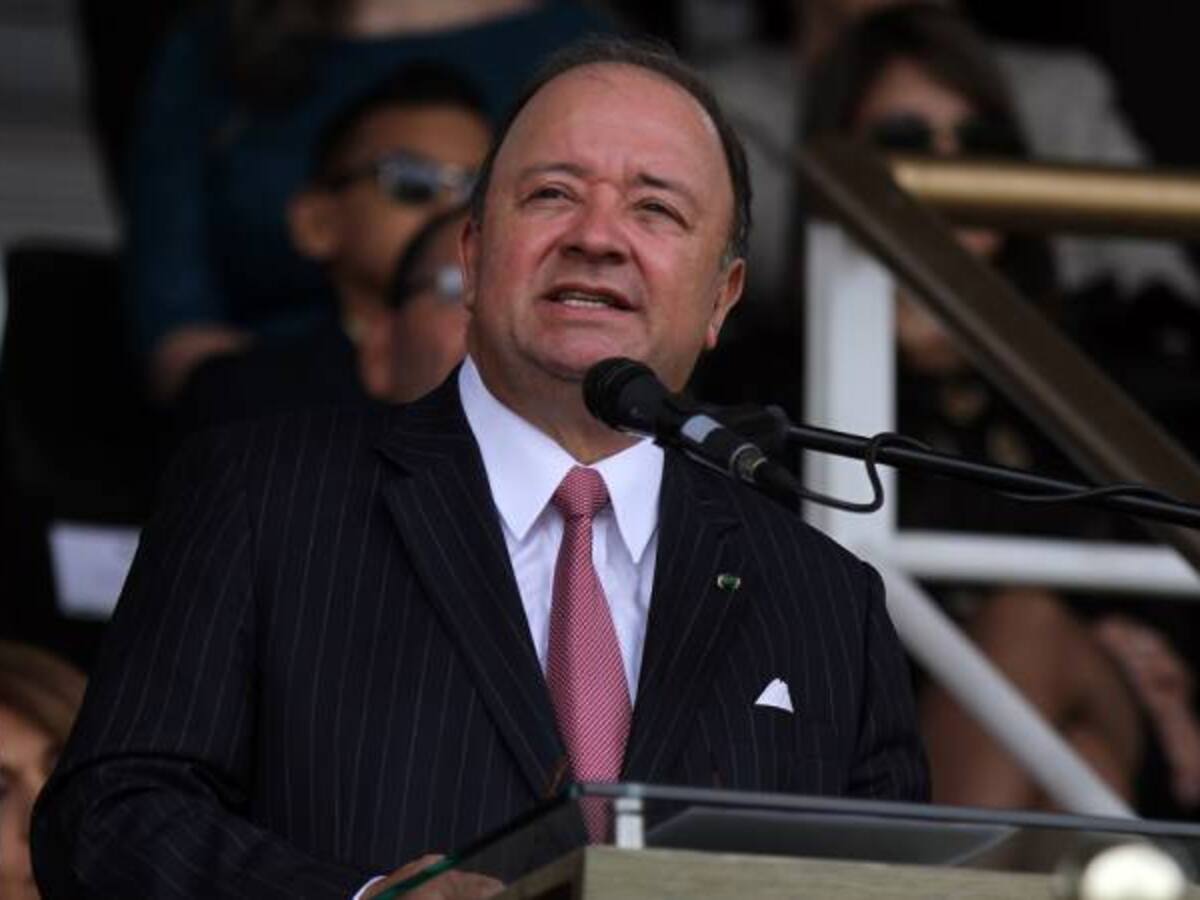 Mindefensa aclaró que no le ha pedido la baja al general Luis Eduardo Martínez
