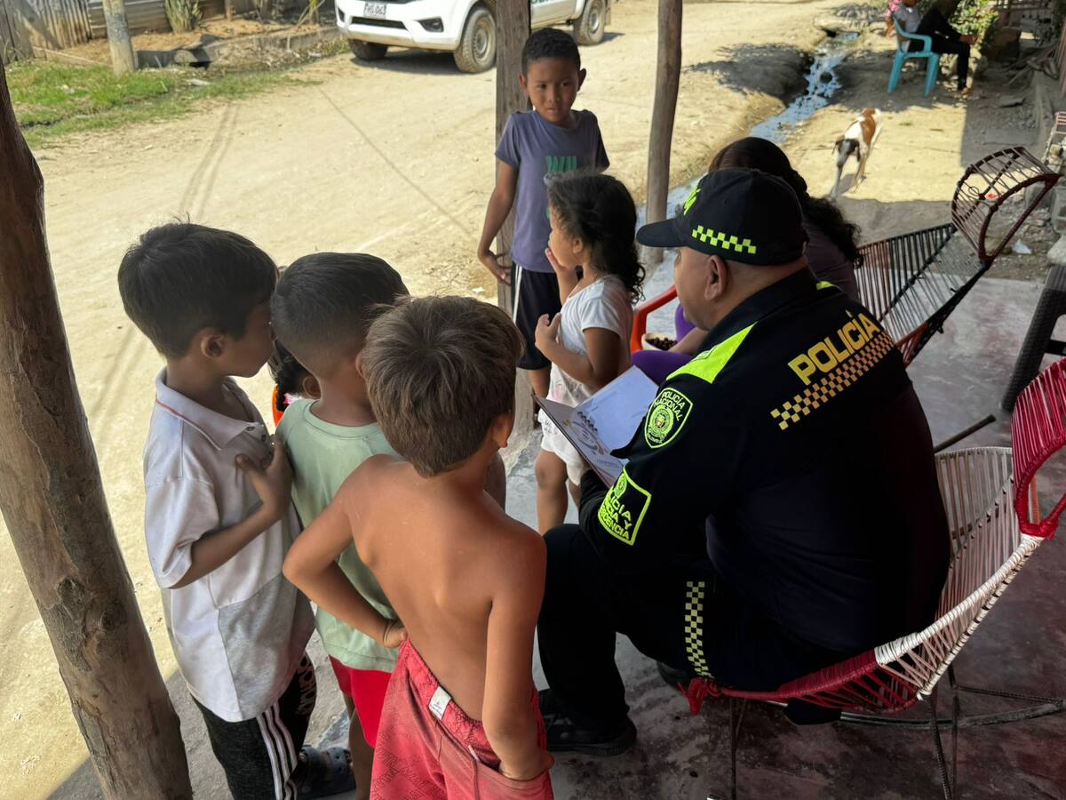 Literatura con uniforme: un puente entre los niños y la Policía