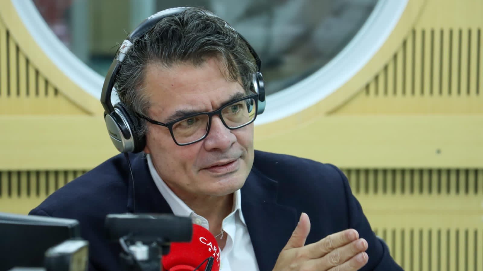 Alejandro Gaviria en Caracol Radio / Caracol Radio