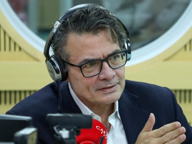Alejandro Gaviria en Caracol Radio / Caracol Radio