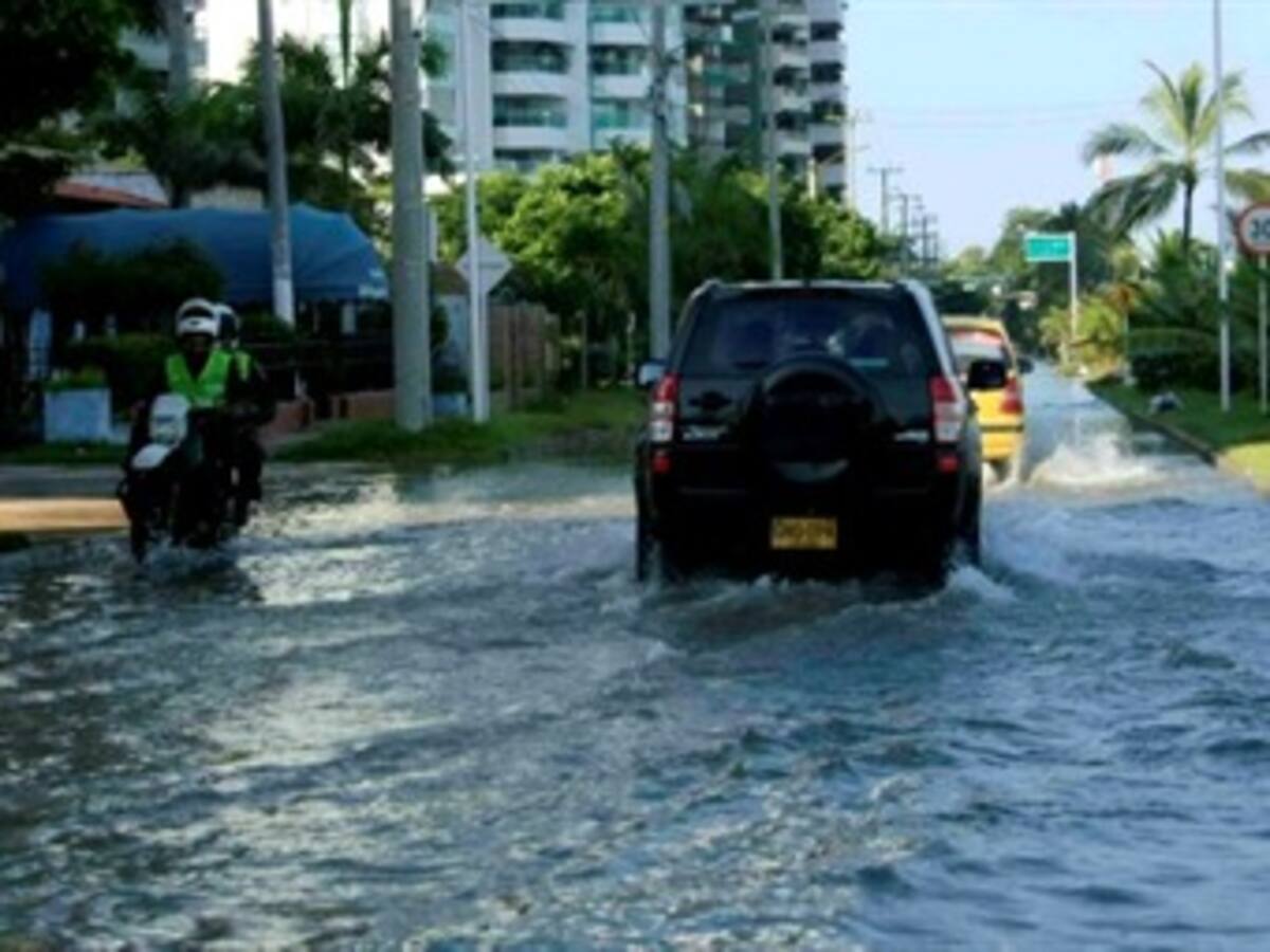 Sigue alarma en Cartagena por inundaciones producto de marea alta