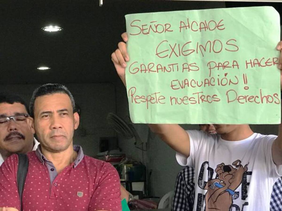Propietarios de edificios con orden de evacuar en Cartagena aseguran que las estructuras están bien