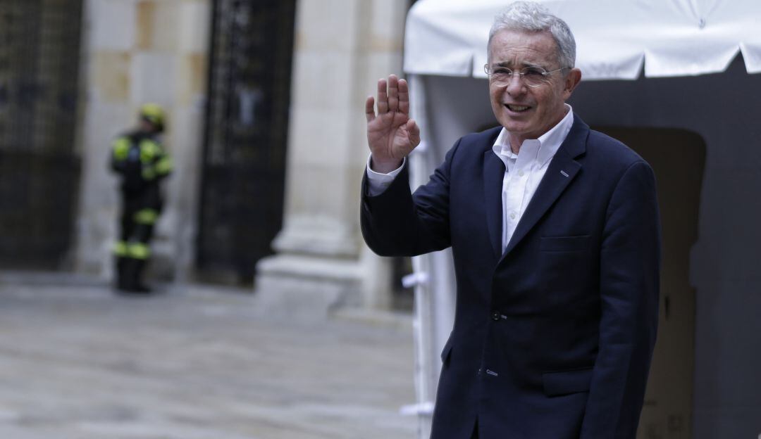 Las 'soluciones' que plantea Uribe a la crisis de pobreza y a la juventud