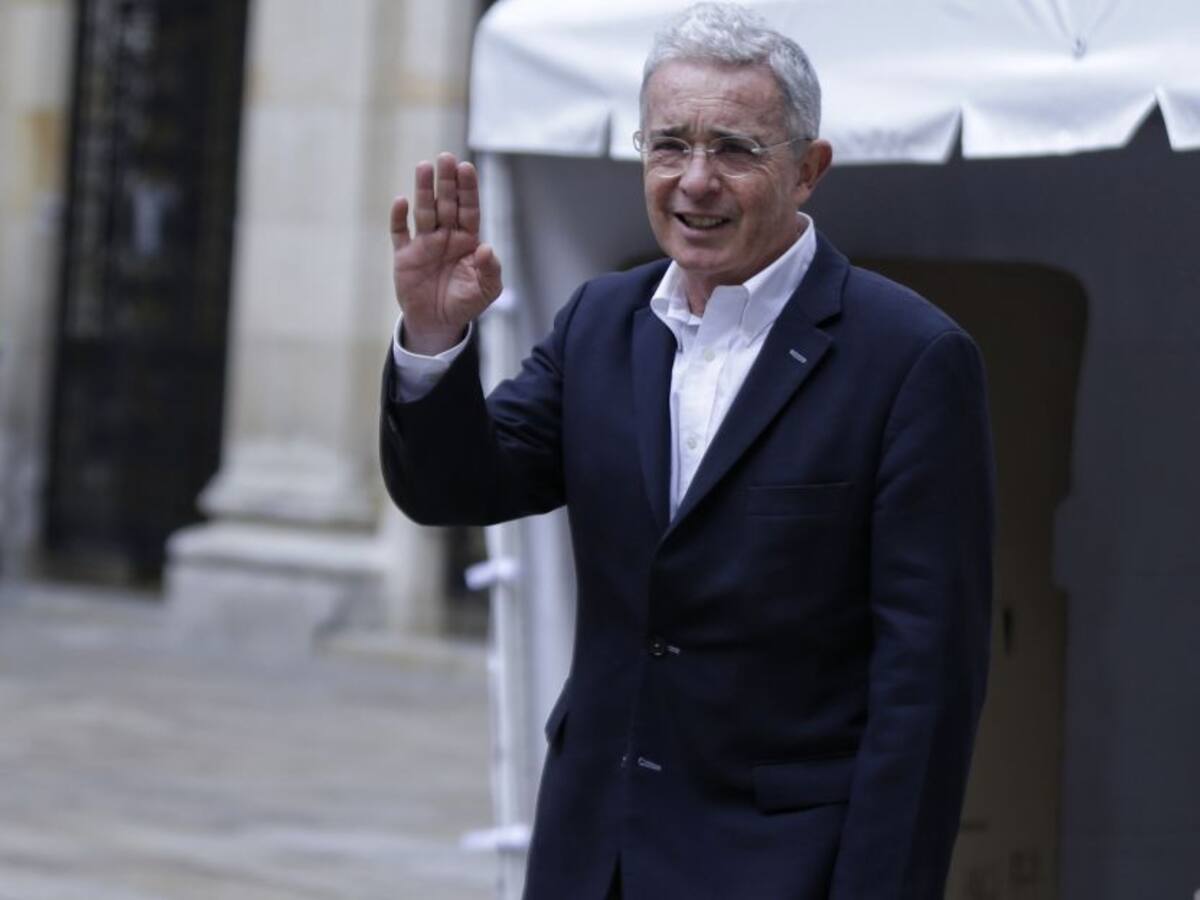 Las 'soluciones' que plantea Uribe a la crisis de pobreza y a la juventud