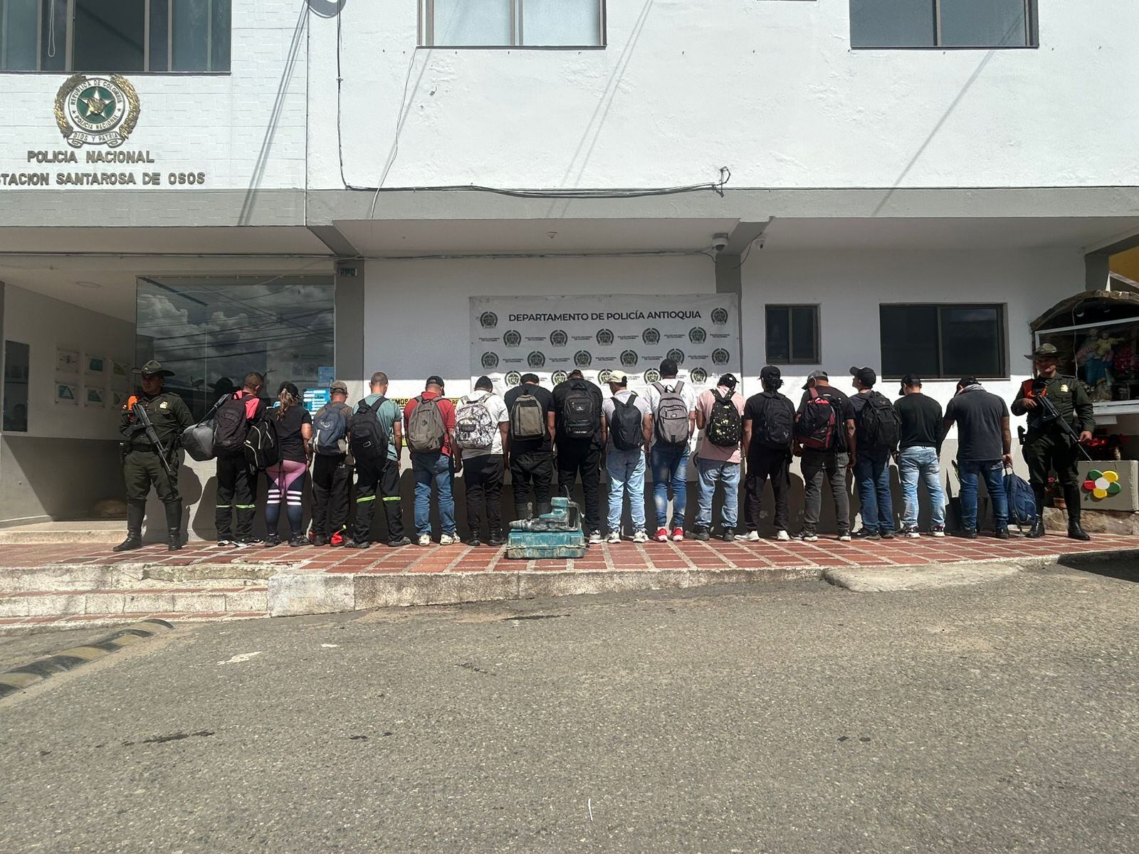 Capturados por la explotación ilícita de oro- foto policía Antioquia