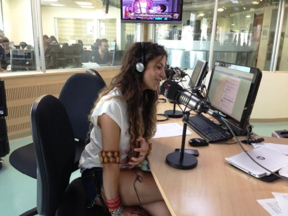 Duina del Mar presenta en Caracol Radio su nueva canción junto a Cabas, Besarte la boquita.