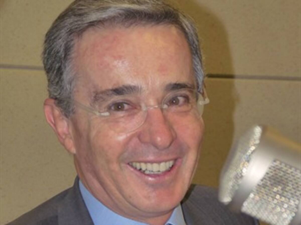 Opositores dan a conocer las 'Perlas Uribistas'