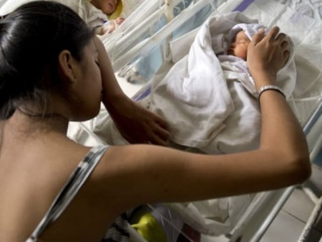 Niña de 13 años dio a luz luego de ser “entregada” por sus padres a su violador