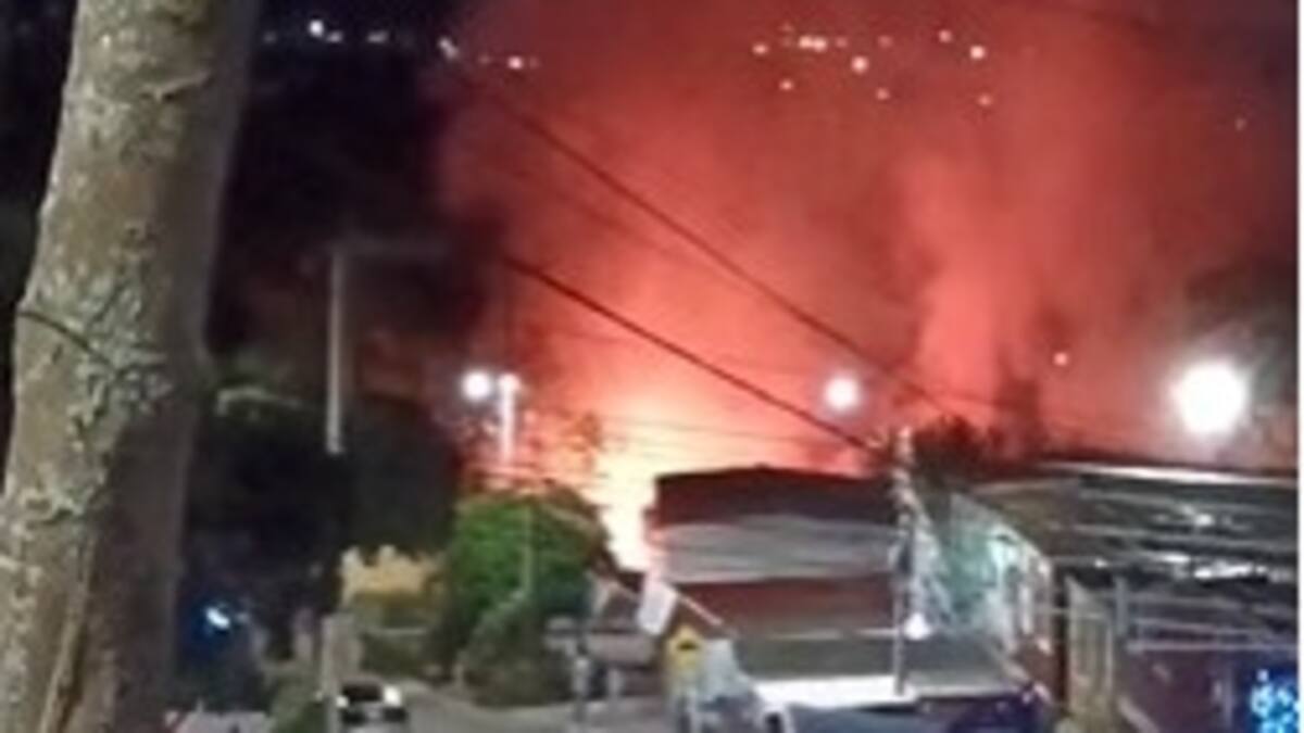 Atienden 3 incendios simultáneos en Bucaramanga