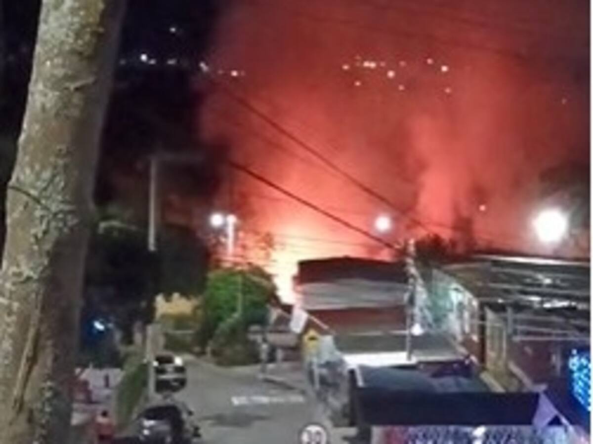Atienden 3 incendios simultáneos en Bucaramanga