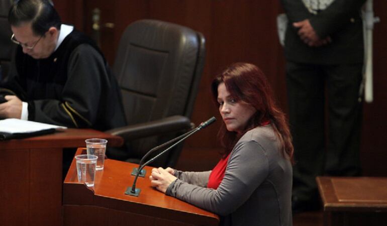 En foto: La periodista Claudia Julieta Duque.