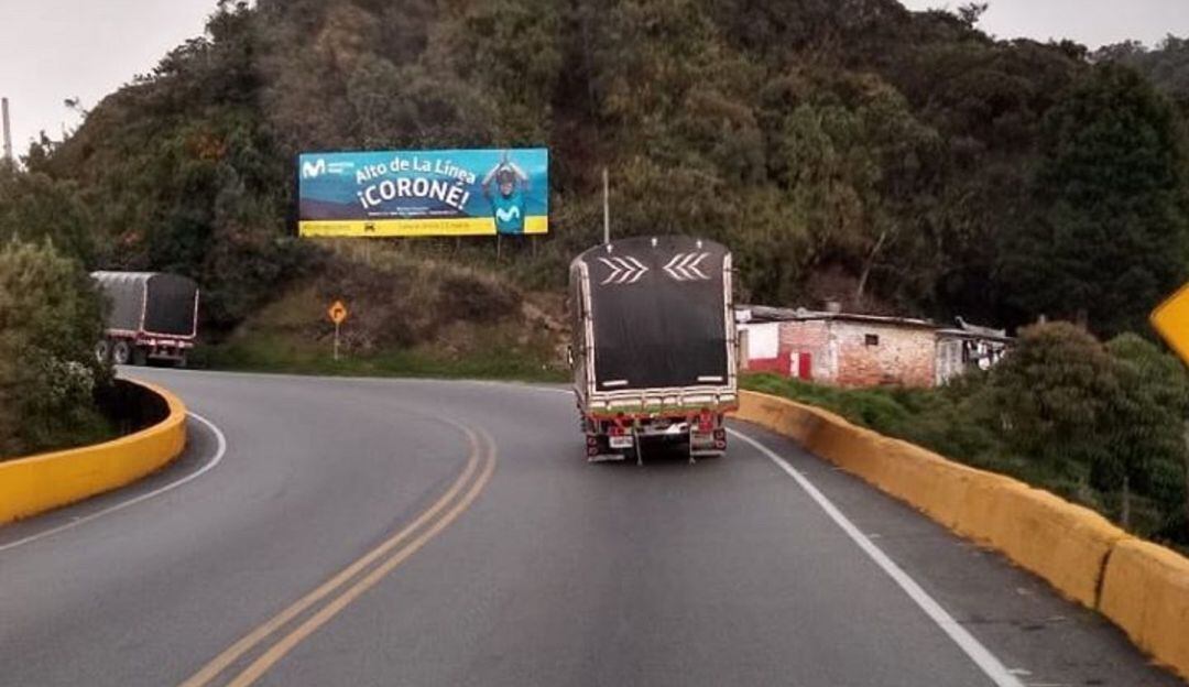 En la vía La Línea solo transitan vehículos de carga